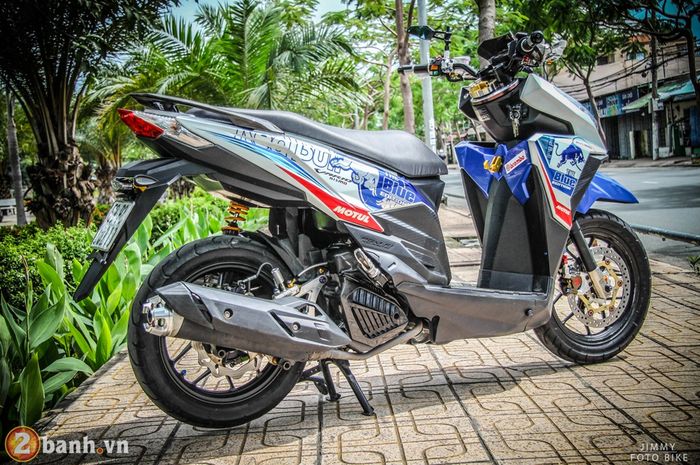 Selain bodinya sangar, kaki Honda Vario ini juga keren.