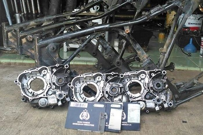 Dijual berikut crankcase yang ada nomor mesin dan sasisnya sehingga nomor sasis juga lengkap