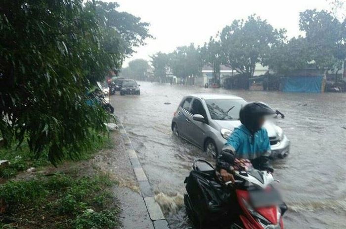Banjir menggenang di kota Bandung, Jawa Barat