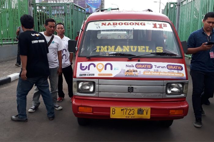 Angkot berbasis aplikasi online