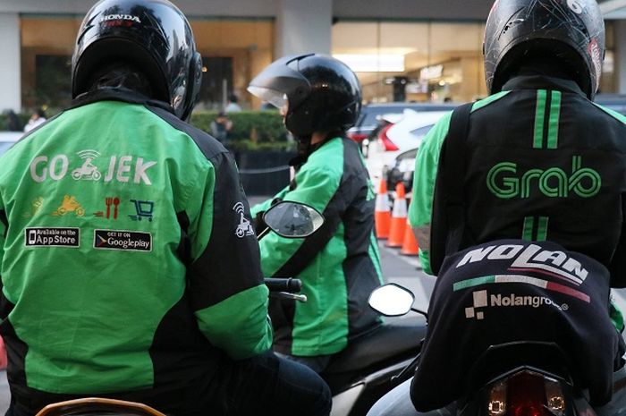 Ilustrasi Gojek dan Grab