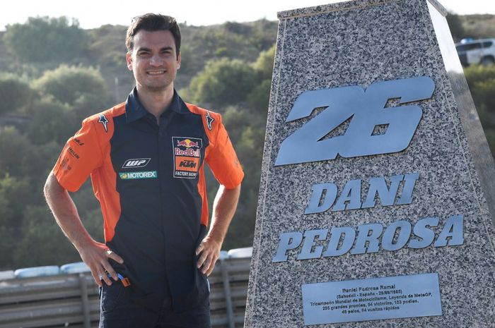 Nama Dani Pedrosa diabadikan menjadi nama tikungan 6 di Sirkuit Jerez, Spanyol.