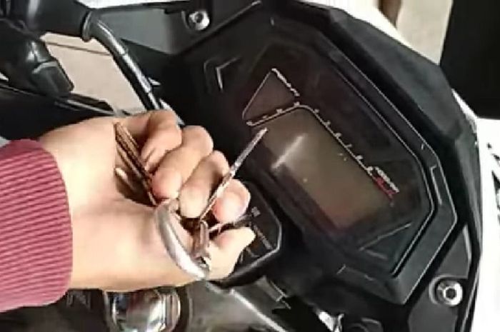 Honda Sonic 150R susah hidup ketika dikontak on