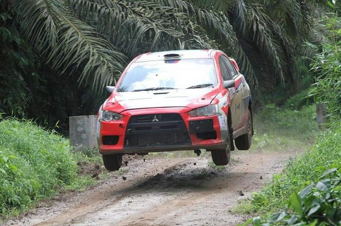 Mitsubishi Evo milik Edwin Djaya yang sudah siap untuk ikut APRC Indonesia akhir Juli mendatang