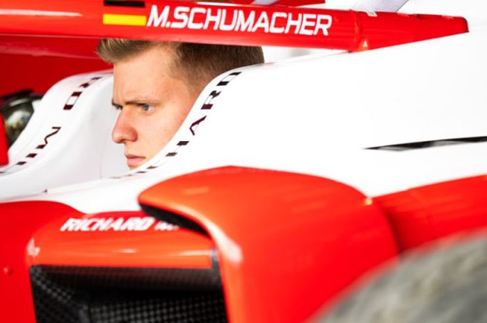 Mick Schumacher dipastikan tidak akan ikut ambil bagian pada tes F1 Barcelona Selasa dan Rabu depan (14-15/5)