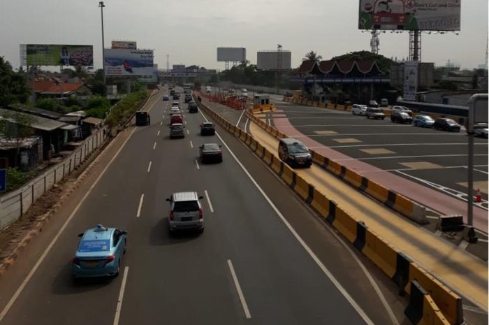 Tol Sedyatmo atau biasa disebut tol Bandara Soekarno-Hatta&nbsp;