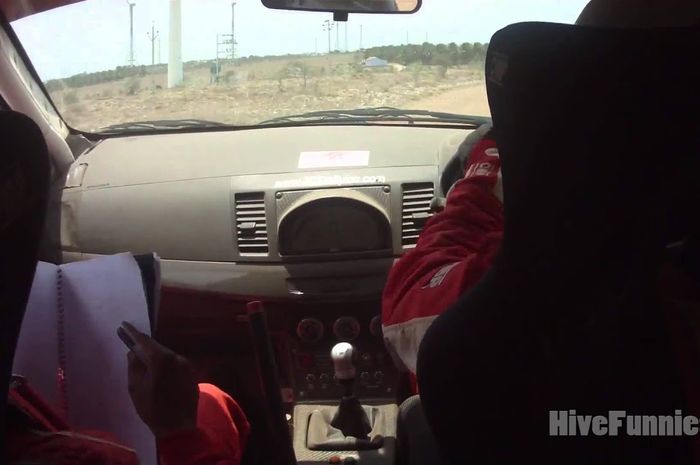 Video kocak co-driver rally memelas dan mengiba-iba