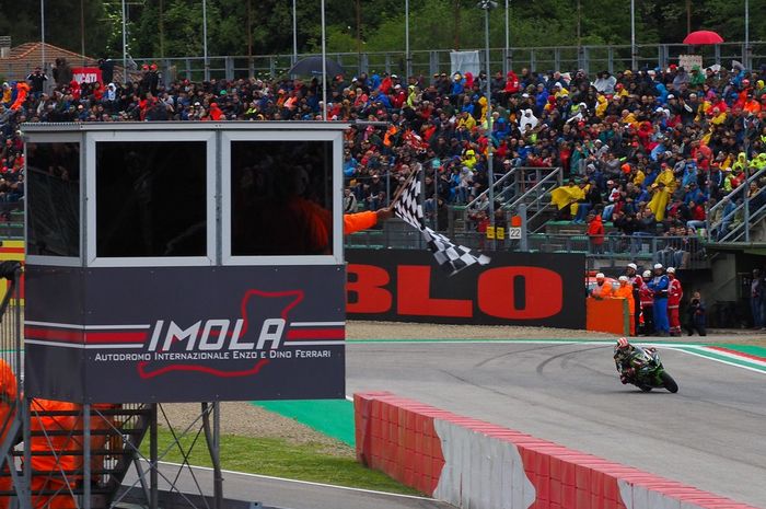Jonathan Rea kembali ungguli Ducati di Superpole Race WSBK Imola 2019