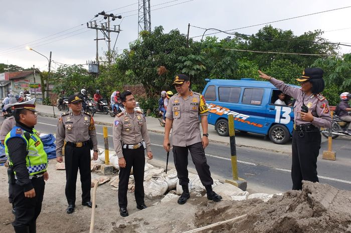 Kapolres Bogor AKBP Andi Moch Dicky  lakukan pengecekan terhadap jalur Bogor Ciawi Sukabumi (Bocimi).