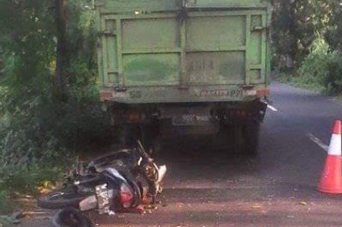 Yamaha Vega yang alami tabrakan dengan truk yang merenggut satu korban jiwa di Desa Tertek, Kecamatan Pare, Kabupaten Kediri, Senin (13/5/2019)