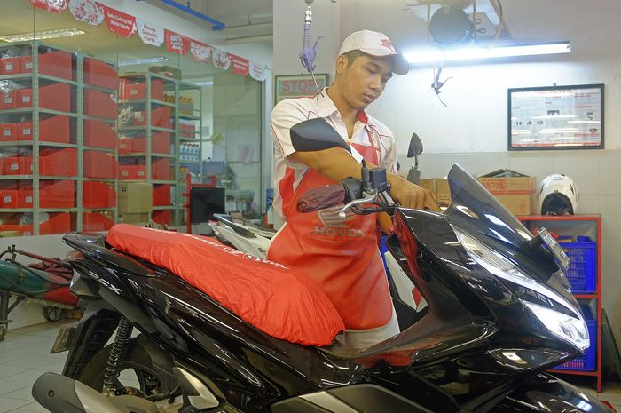 Servis motor Honda sambil sedekah di Astra Motor Yogyakarta