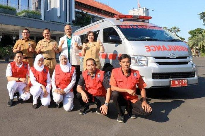 Ambulans khusus bayi di Surabaya