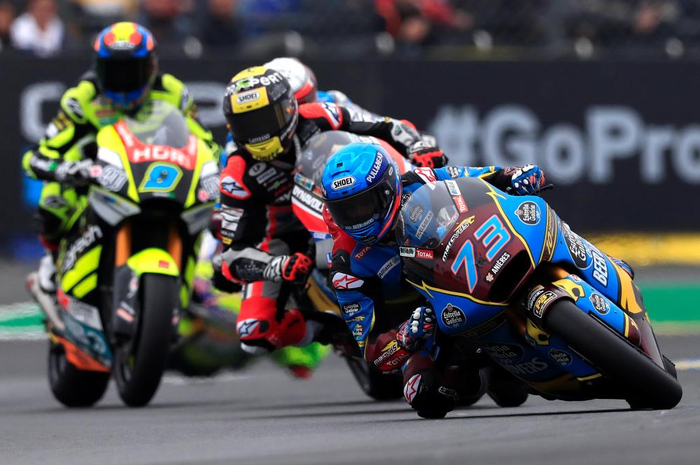 Alex Marquez menang Moto2 Prancis, sementara pembalap Indonesia, Dimas Ekky mengalami crash