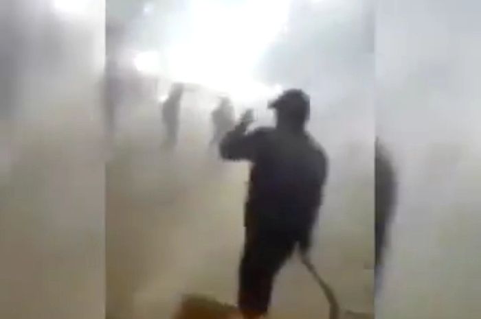 Cuplikan gambar dari video bentrok di Tanah Abang