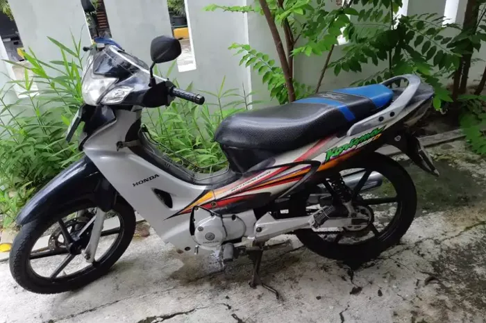 Ilustrasi Honda Karisma 125D 2005