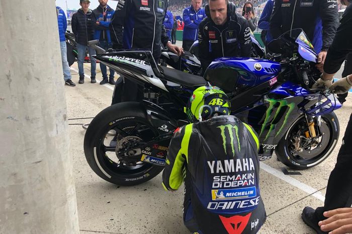 Valentino Rossi ketika bersiap untuk menjalani balapan pada MotoGP Prancis 2019, Minggu (19/5/2019).