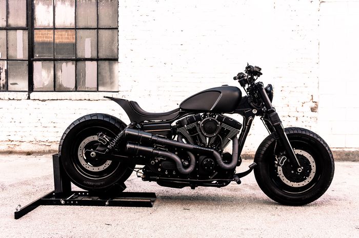 Modifikasi Harley-Davidson Fat Bob ramping bergaya tracker