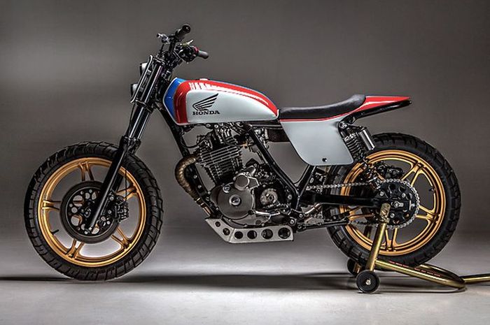 Modifikasi Honda FT500 Ascot street tracker garapan MotoRelic