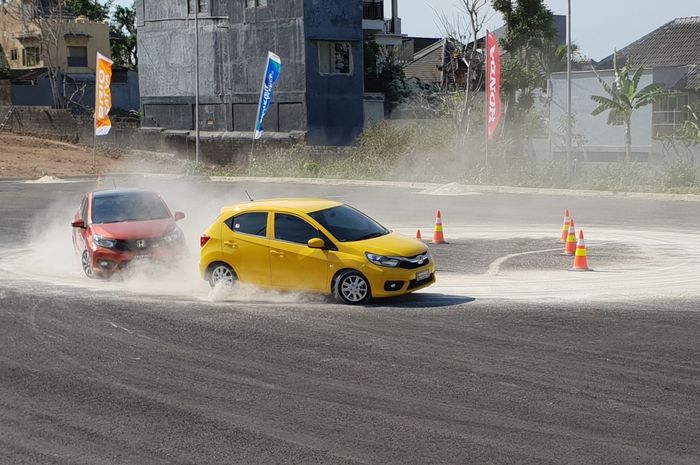 Honda Brio slalom di acara Brio Speed Challenge 2013