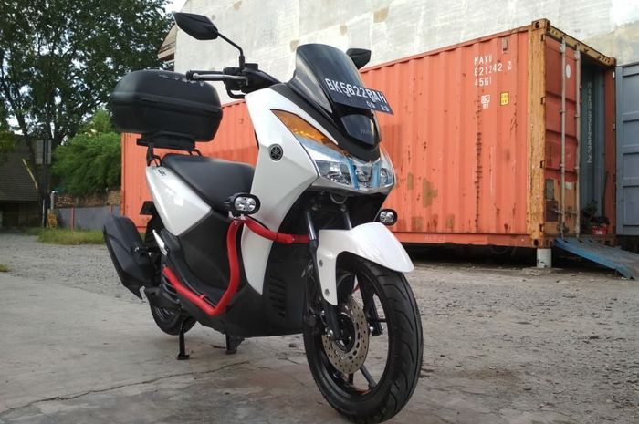 Yamaha Lexi yang sudah terpasang crash bar