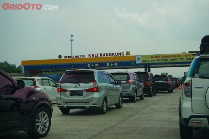 Ilustrasi, antrian kendaraan di Gerbang Tol