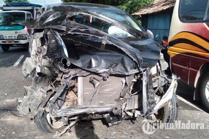 Kondisi Toyota Avanza yang terlibat kecelakaan beruntun