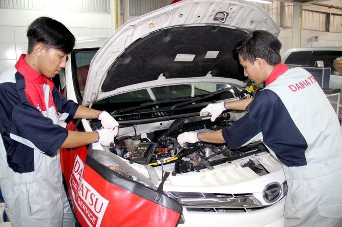 Ilustrasi pelayanan servis mobil Daihatsu