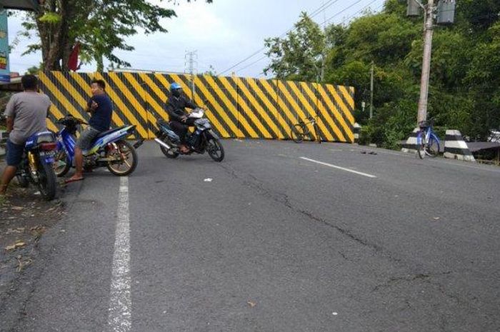 Jembatan Niten diperbaiki, polisi lakukan rekayasa lalin diberlakukan di beberapa titik, Selasa (19/3/2019).