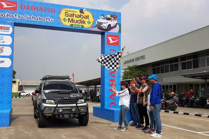 Seremoni pelepasan Peserta Daihatsu Sahabat Mudik 2019 oleh Manajemen Daihatsu.