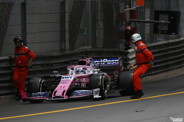 Sergio Perez hampir tabrak 2 orang marshal di F1 Monako 2019