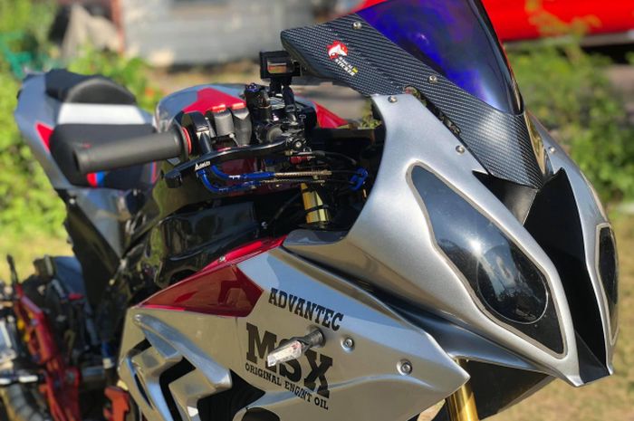 Dari depan tampangnya BMW S1000RR banget