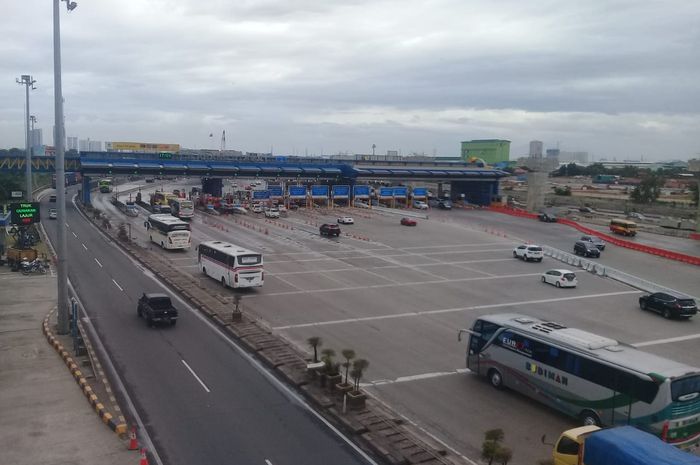 Suasana di Gerbang tol Cikarang Utama pasca Direlokasi.