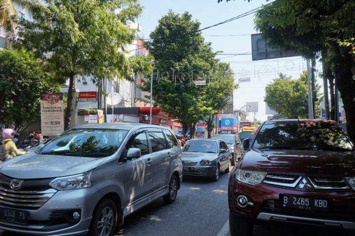 Gambaran kondisi padatnya arus lalu lintas di Jalan Dr Cipto Mangunkusumo Kota Pekalongan, Selasa (28/5/2019).