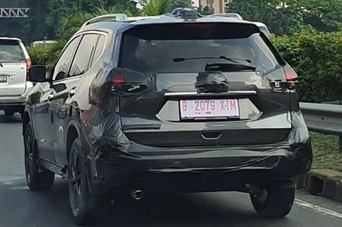 Nissan X-Trail facelift yang tertangkap kamera sedang uji coba di Indonesia