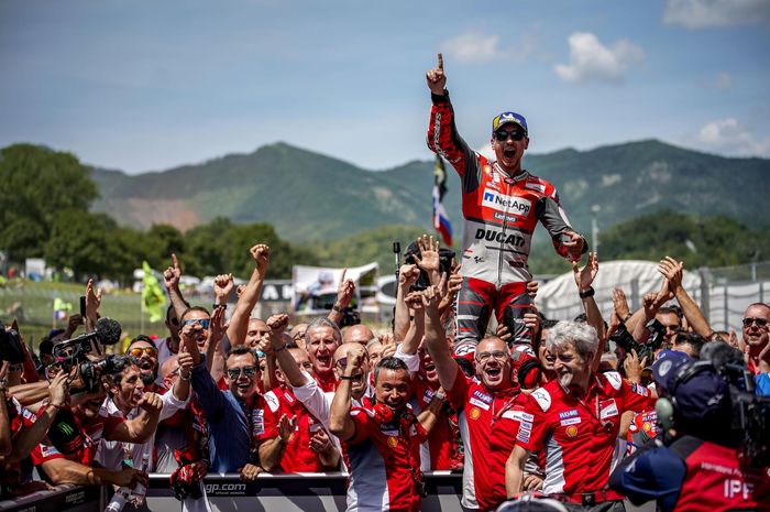 Jorge Lorenzo meraih kemenagan pertamanya bersama Ducati di MotoGP Italia 2018