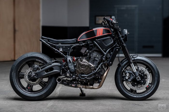Modifikasi Yamaha XSR700 bergaya scrambler/tracker.