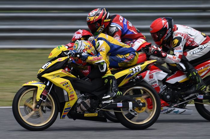 Rombongan terdepan di balapan pertama UB150 ARRC Thailand (1/6) berisi 18 pembalap. 