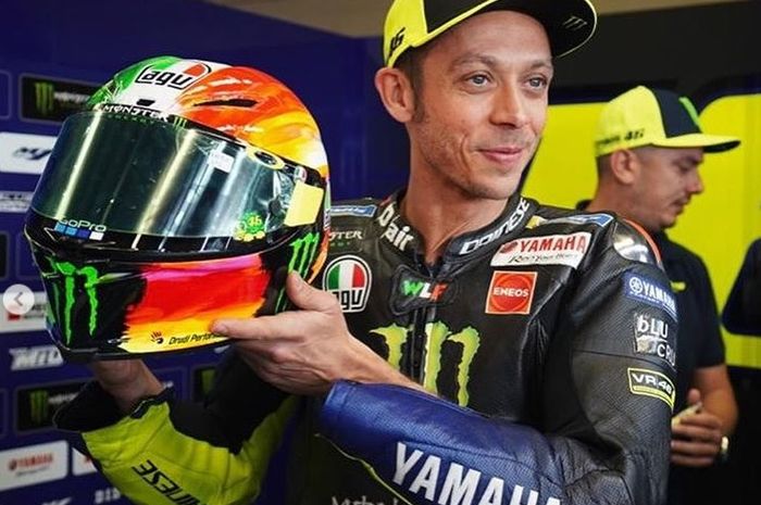 Valentino Rossi dan helm barunya untuk MotoGP Italia