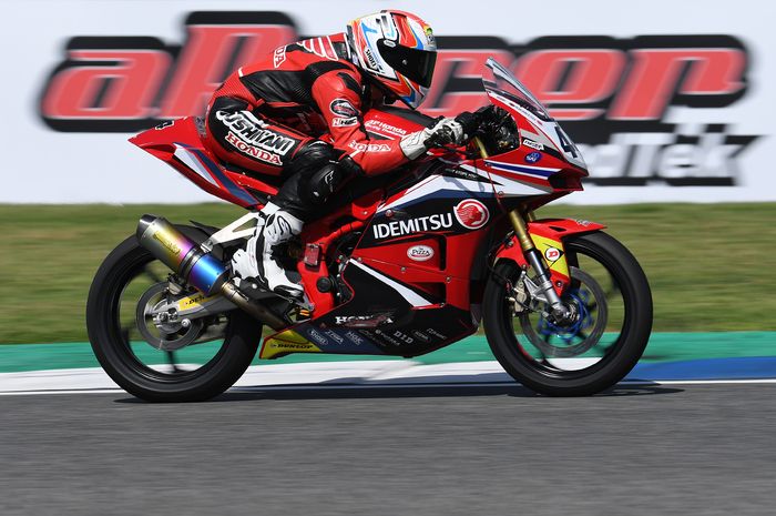 Muklada Sarapuech berhasil kalahkan pembalap Indonesia di race 1 AP250 ARRC Thailand 2019