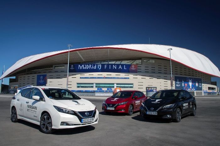 Mobil listrik Nissan Leaf yang dipakai sebagai kendaraan official Final Liga Champions