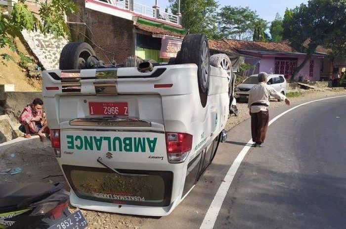 Kecelakaan tunggal yang dialami mobil Ambulan Puskesmas Lakbok, Kabupaten Ciamis Jawa Barat, pada Minggu (2/6/2019).