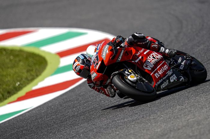 Pembalap Mission Winnow Ducati, Danilo Petrucci, saat melaju di sesi kualifikasi MotoGP Italia 2019.