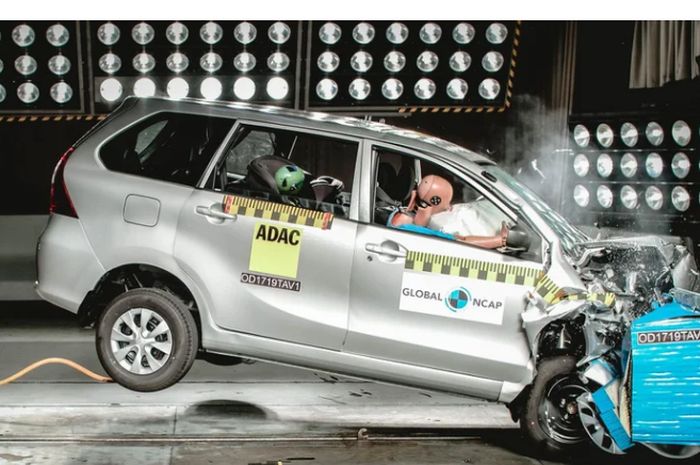 Crash test Toyota Avanza di Afrika Selatan