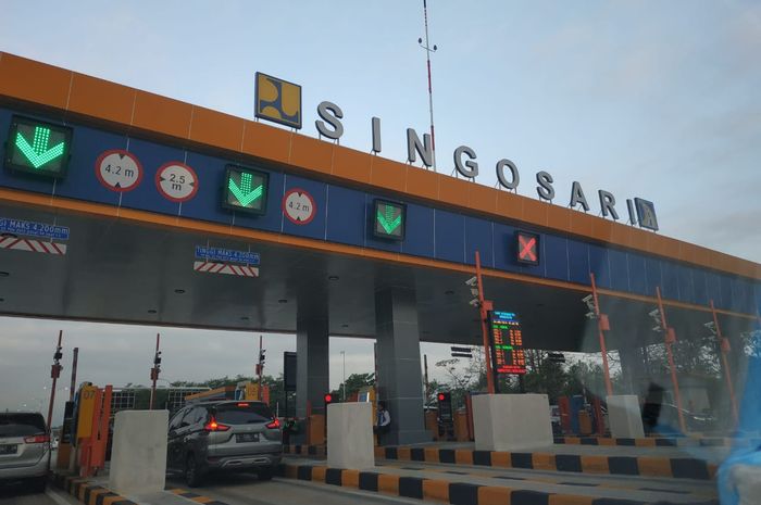 Tidak banyak mengalami kemacetan di gerbang tol