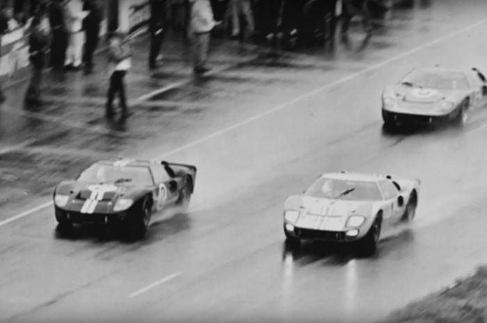 Ford GT40 yang finish diurutan 1,2, dan 3 pada 24 jam Le Mans.