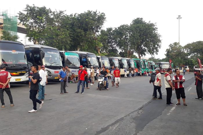 Suasana di Terminal Kampung Rambutan sebelum wabah virus Corona