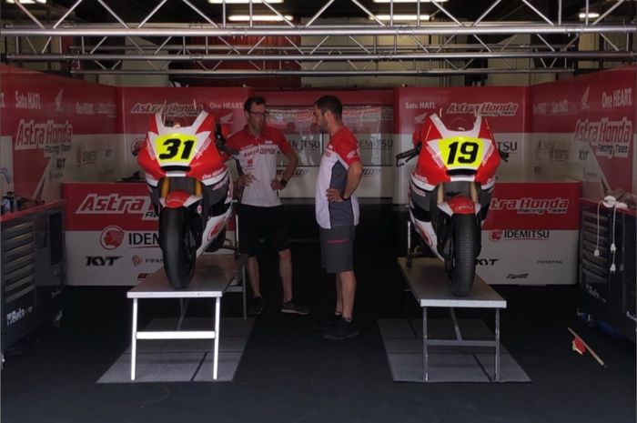 Ada dua motor di paddock Astra Honda Racing Team untuk CEV Moto2 Barcelona akhir pekan ini (9/6)