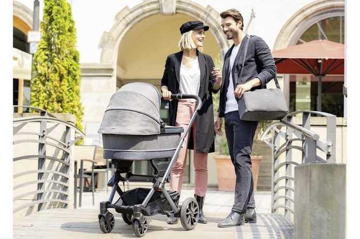 Selain Mobil Mercedes Benz Juga Bikin Baby Stroller Rodanya Ala Pelek C Class Gridoto Com