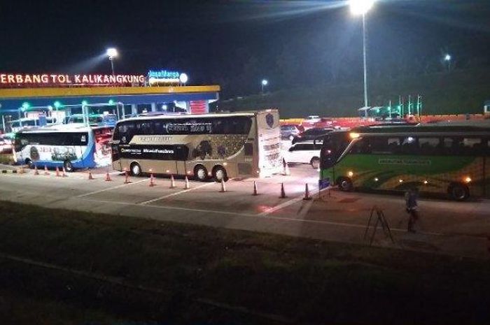 Kepadatan kendaraan di GT Kalikangkung Semarang saat arus balik Lebaran, Sabtu (8/6/2019).