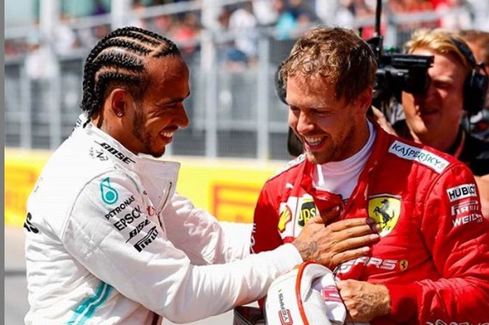 Lewis Hamilton (kiri) memang menunggu Sebastian Vettel melakukan kesalahan, namun tidak menduga sampai dikenai penalti